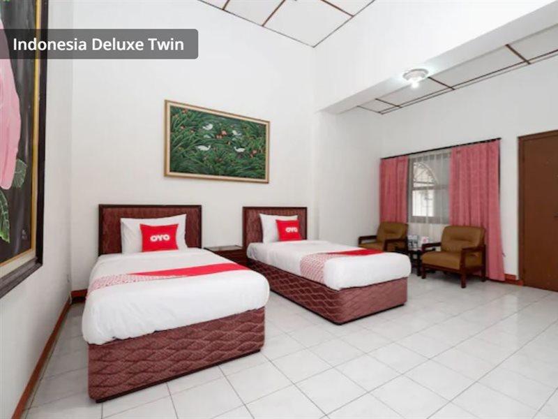 Super Oyo Capital O 1644 Hotel Griya Kencana Solo Esterno foto