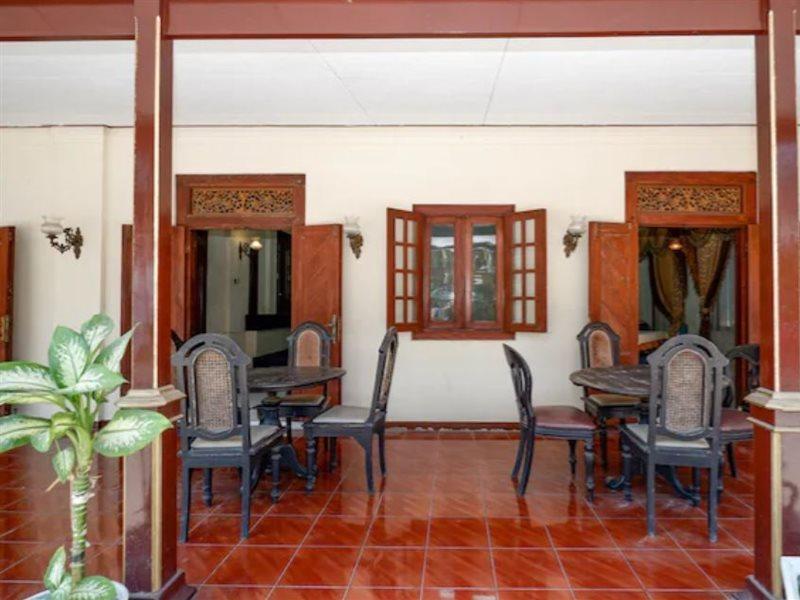 Super Oyo Capital O 1644 Hotel Griya Kencana Solo Esterno foto
