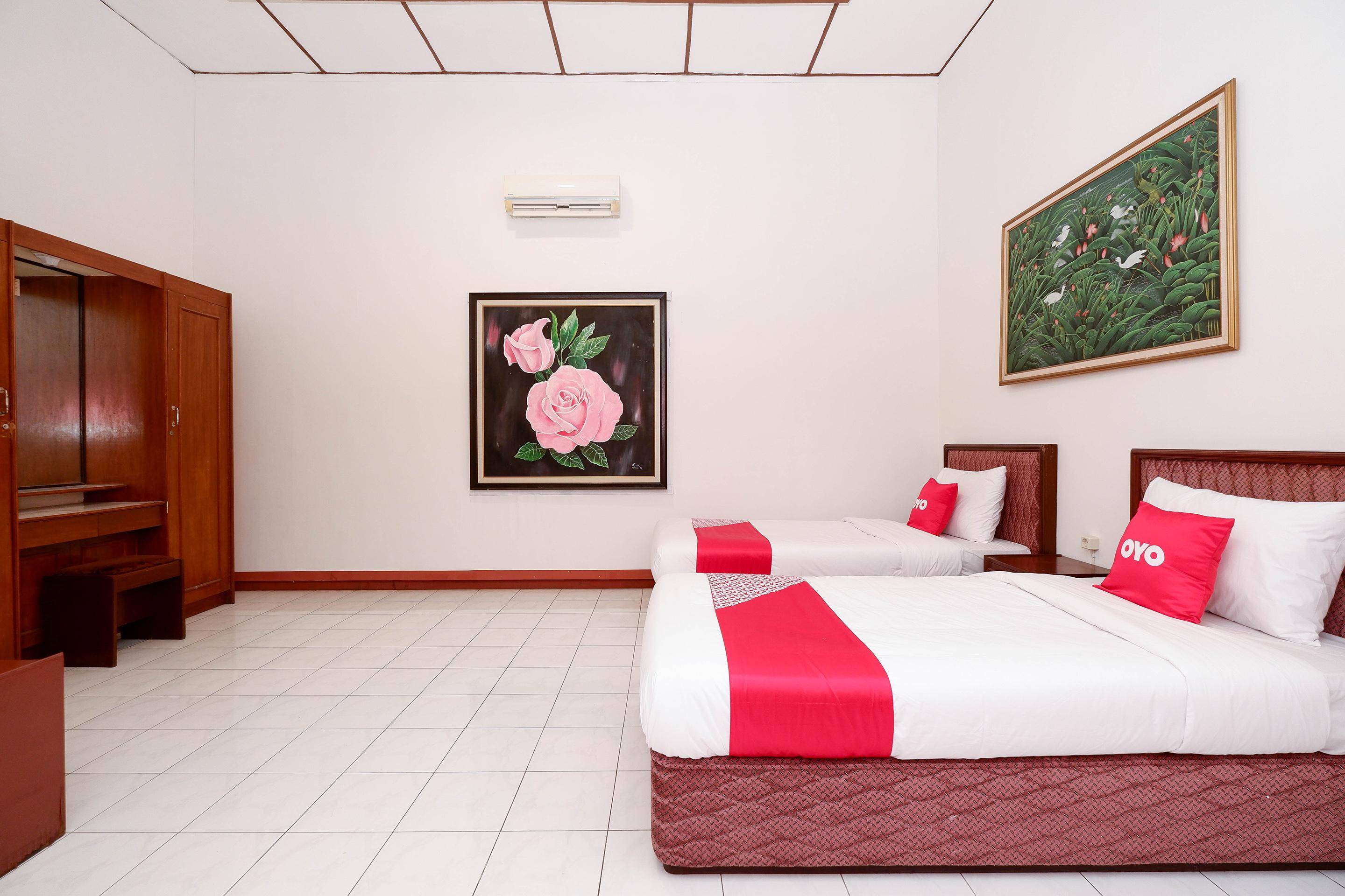 Super Oyo Capital O 1644 Hotel Griya Kencana Solo Esterno foto