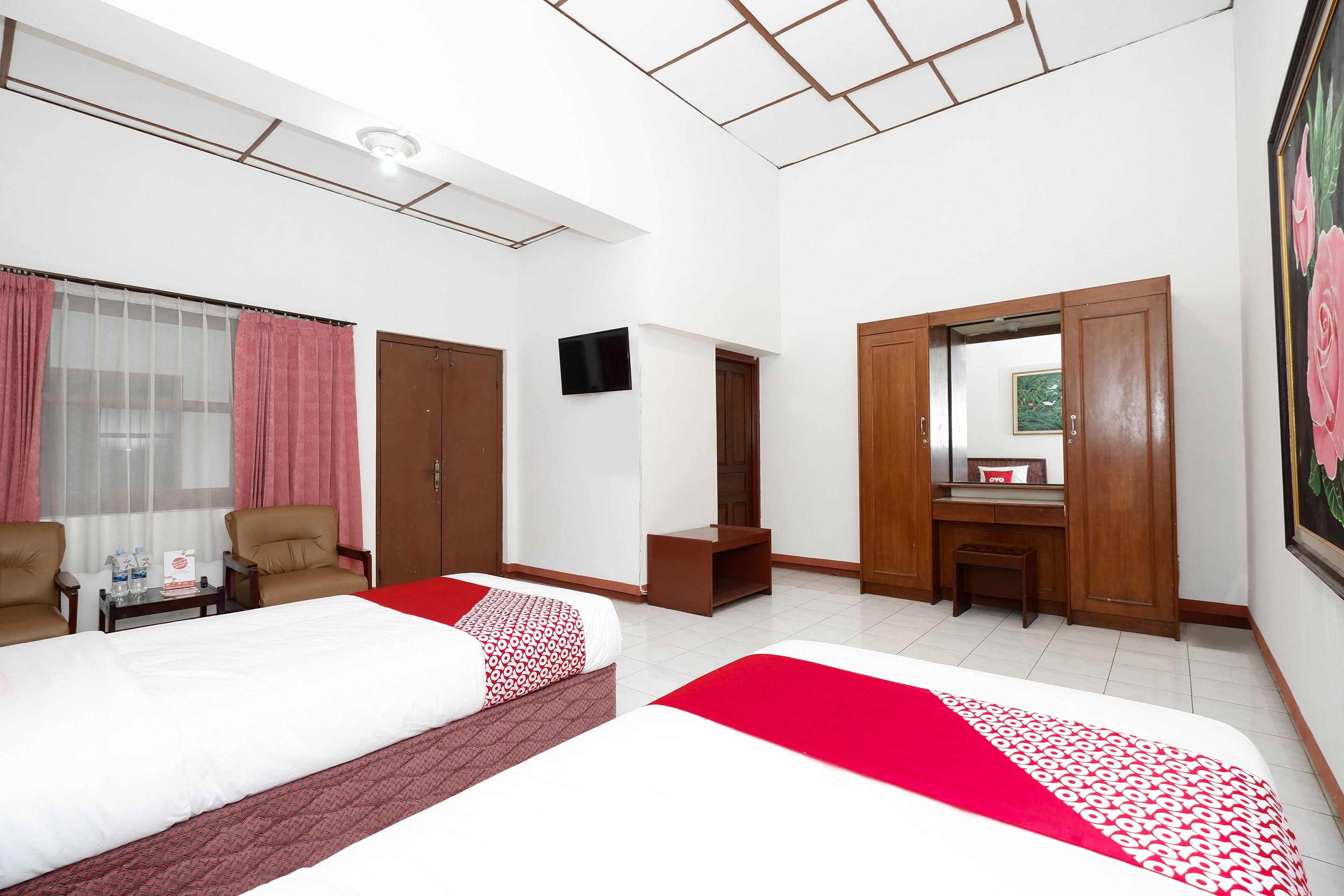 Super Oyo Capital O 1644 Hotel Griya Kencana Solo Esterno foto