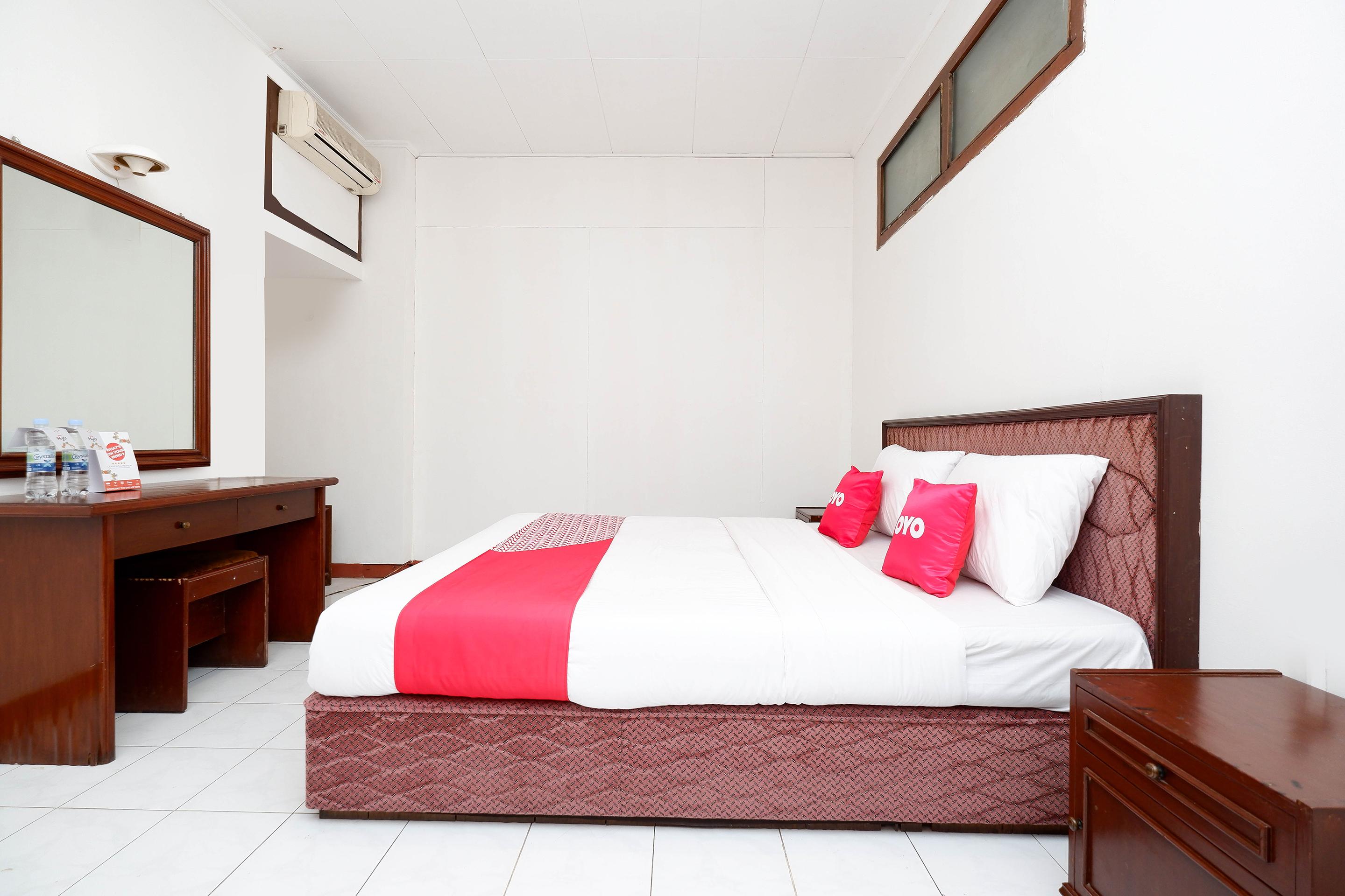 Super Oyo Capital O 1644 Hotel Griya Kencana Solo Esterno foto