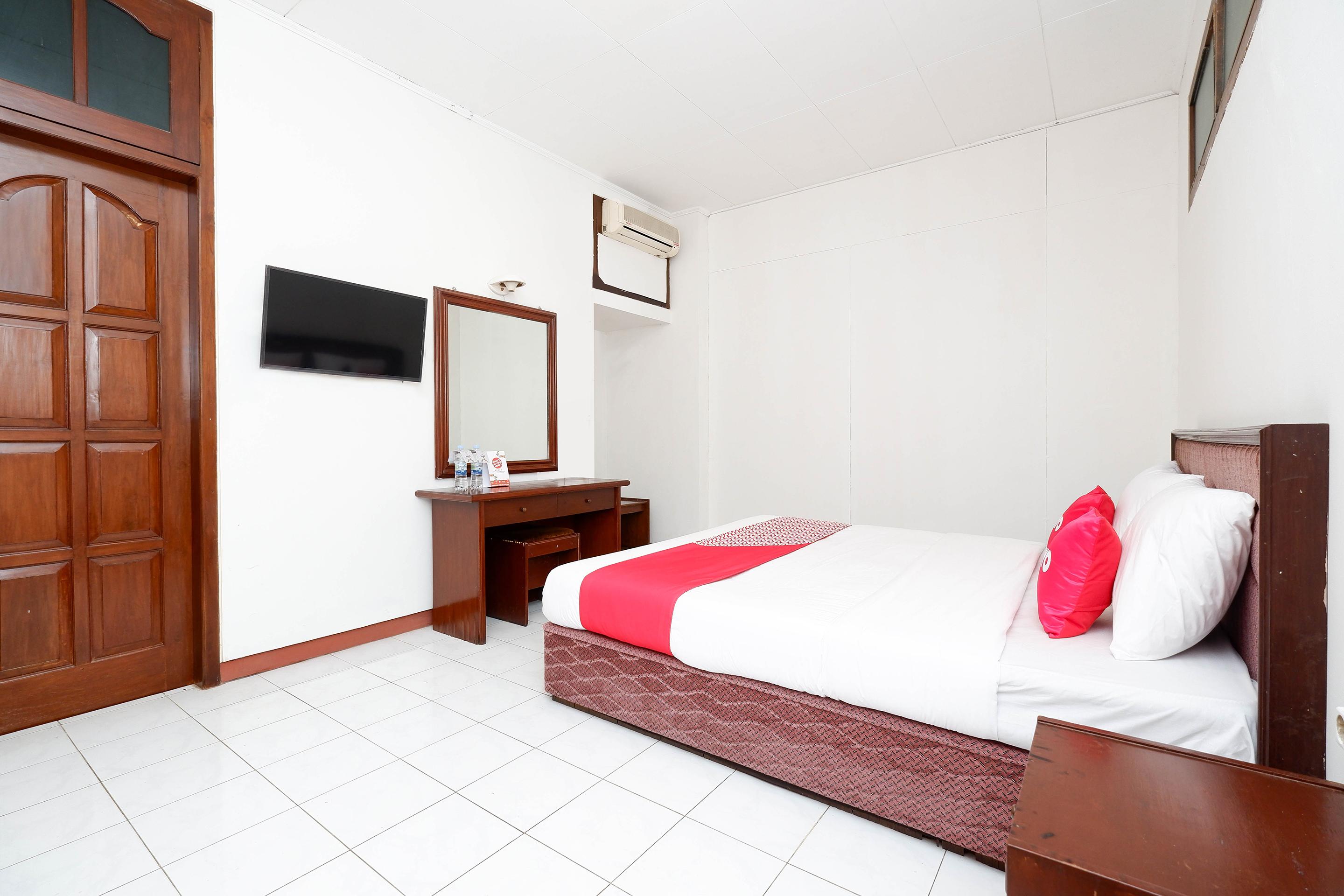 Super Oyo Capital O 1644 Hotel Griya Kencana Solo Esterno foto