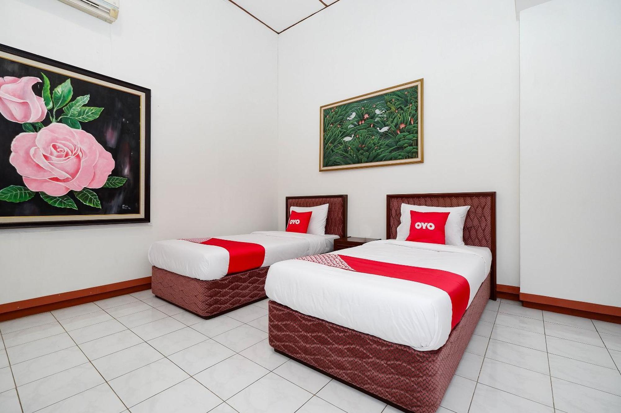 Super Oyo Capital O 1644 Hotel Griya Kencana Solo Esterno foto