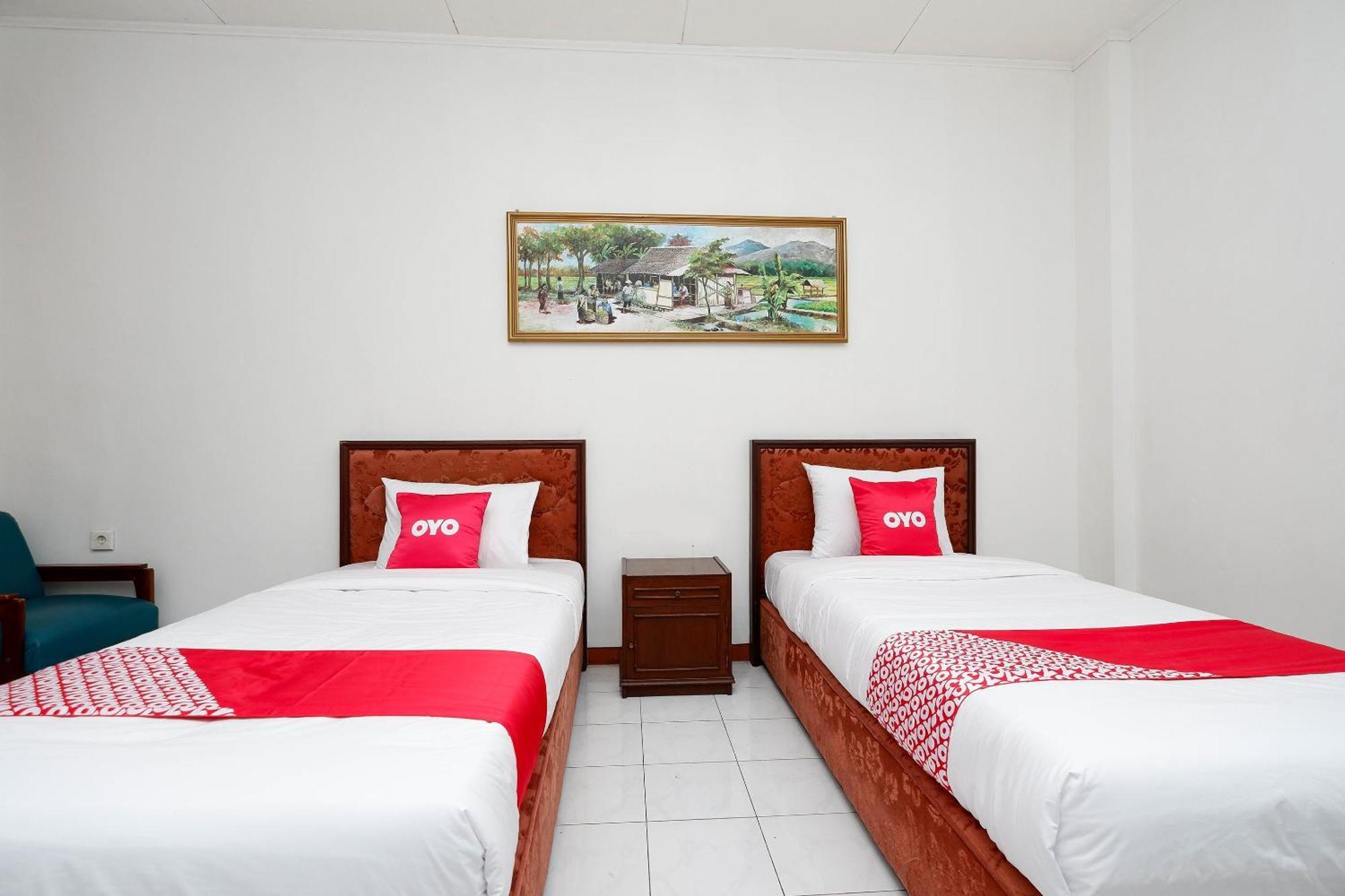 Super Oyo Capital O 1644 Hotel Griya Kencana Solo Esterno foto