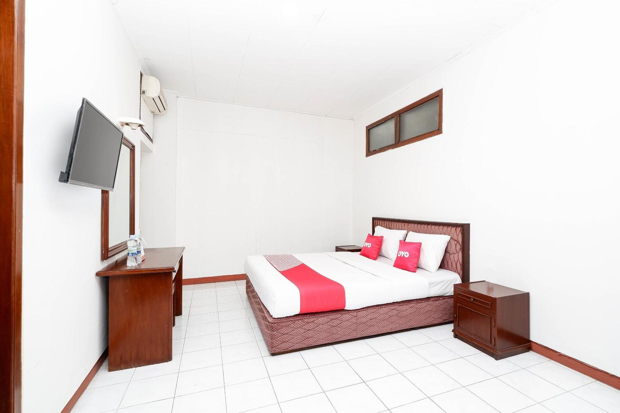 Super Oyo Capital O 1644 Hotel Griya Kencana Solo Esterno foto