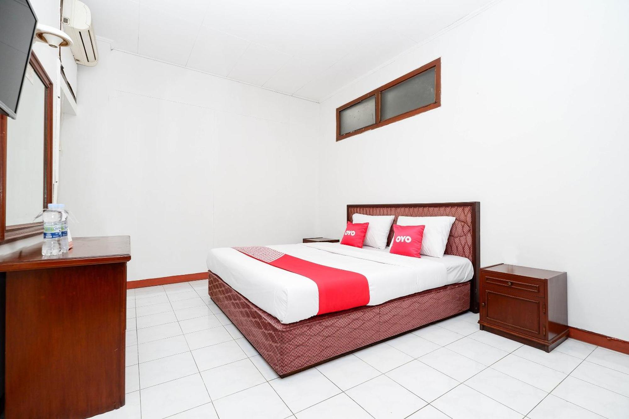 Super Oyo Capital O 1644 Hotel Griya Kencana Solo Esterno foto