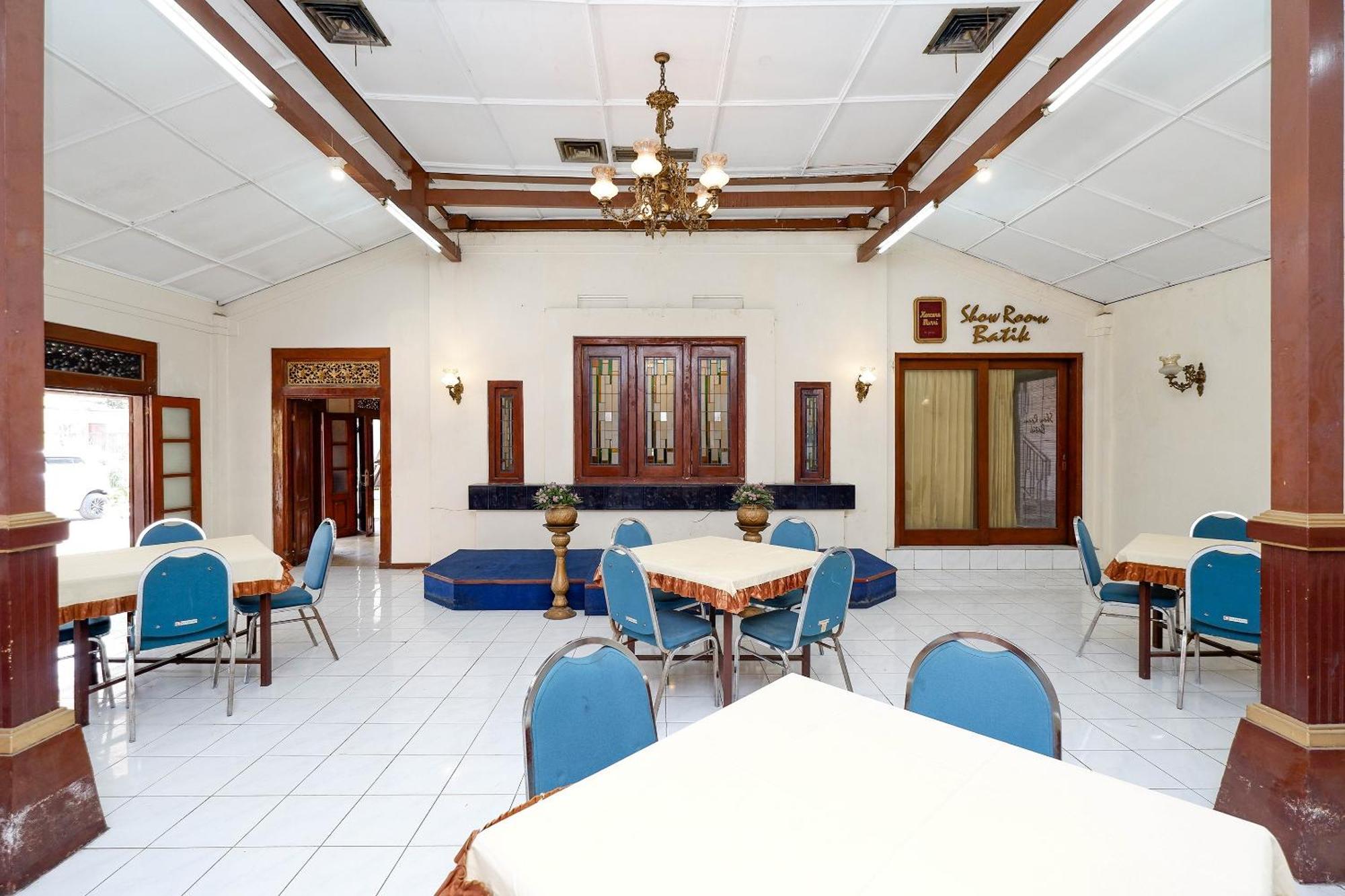 Super Oyo Capital O 1644 Hotel Griya Kencana Solo Esterno foto